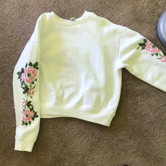 Forever 21 Tops - Floral Forever 21 crop top